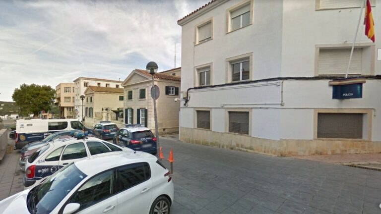 Policía Mahón