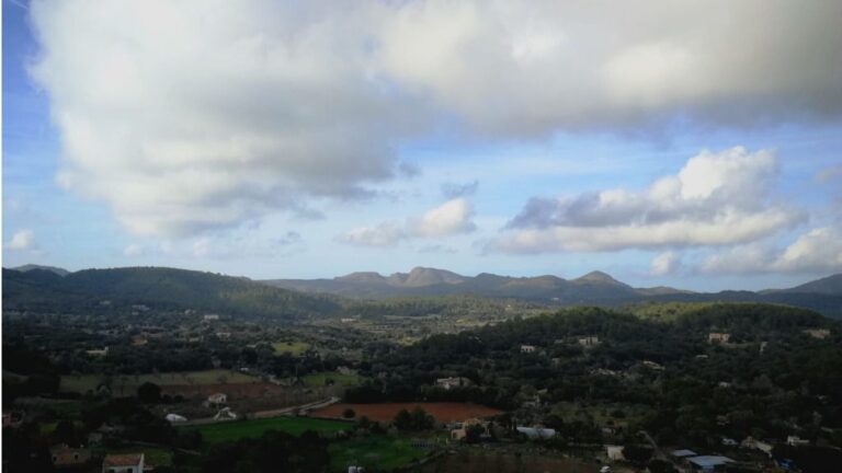 Arta murallas nubes