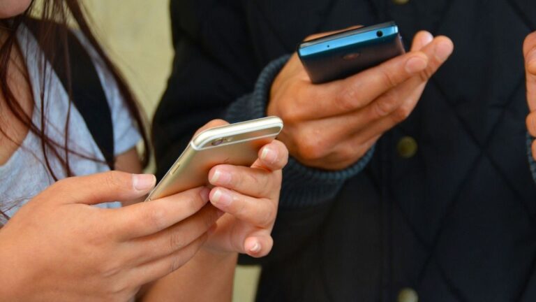 redes sociales moviles