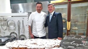 ensaimada hermandad mon&aacute;rquica