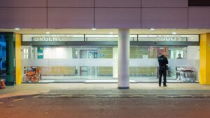 urgencias son espases policia hospital