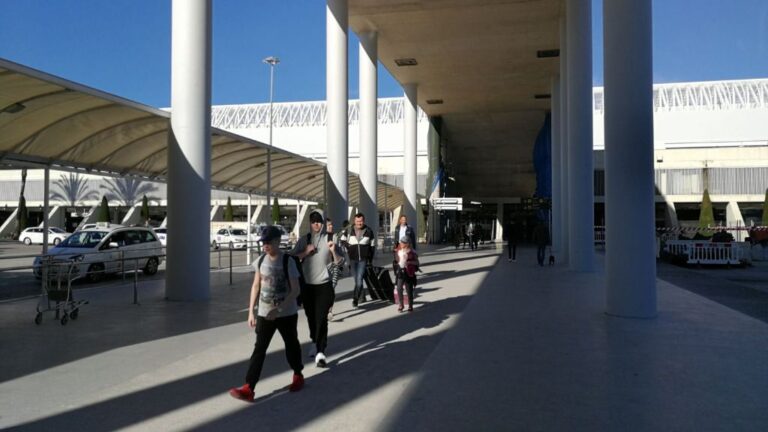 aeropuerto turismo palma son sant joan maletas