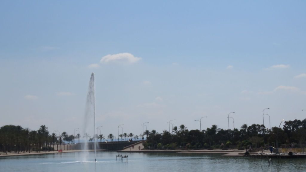 fuente catedral sol buen tiempo cielo despejado calor