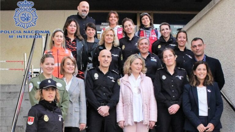 día mujer policía