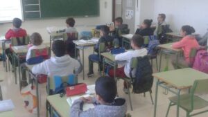 aula colegio escuela ni&ntilde;os polic&iacute;a