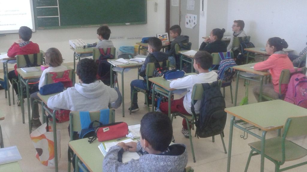 aula colegio escuela niños policía