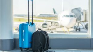 turismo viajeros aeropuerto maleta