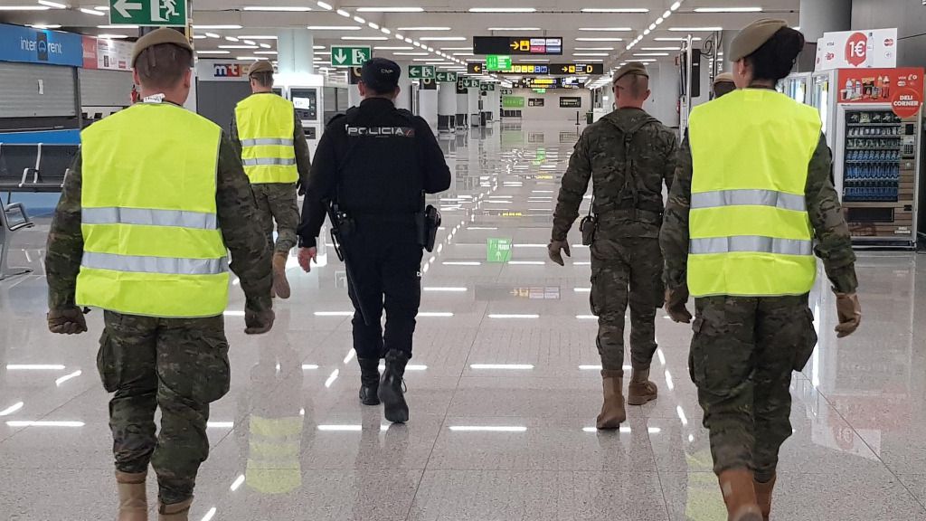 aeropuerto policia