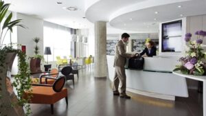 turistas hotel recepcion