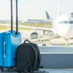 turismo viajeros aeropuerto maleta