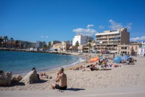 Playa turistas portixol