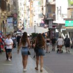 olmos calle tiendas gente turismo turistas