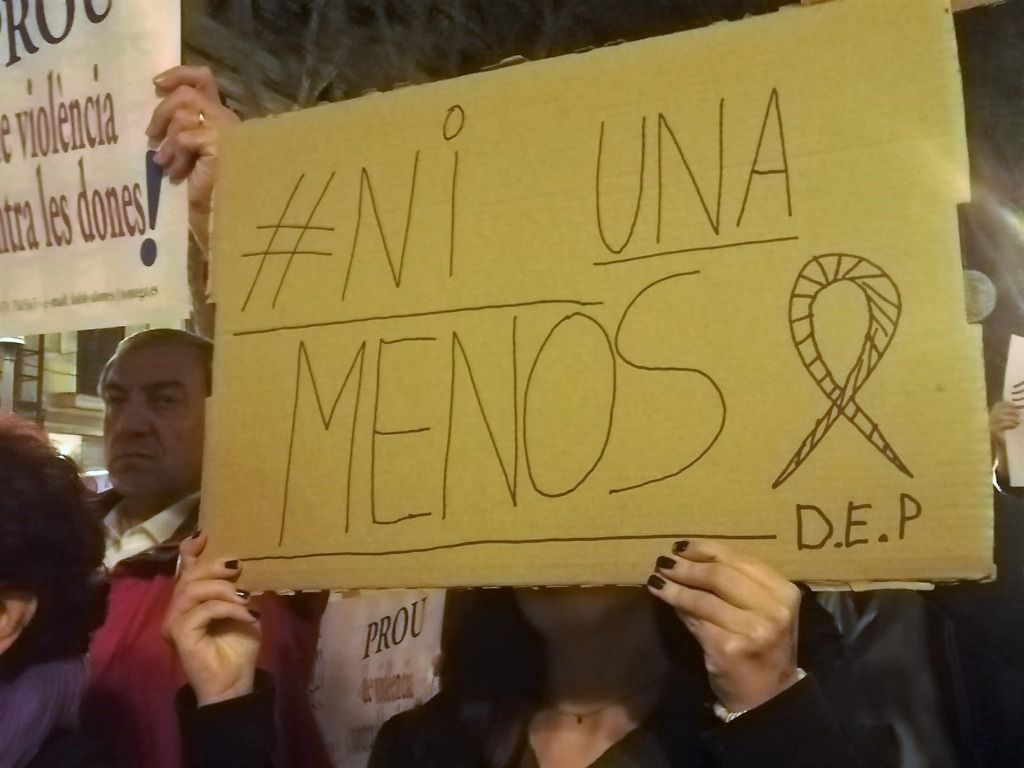 cartel contra violencia de genero