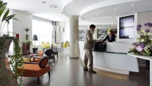 turistas hotel recepcion