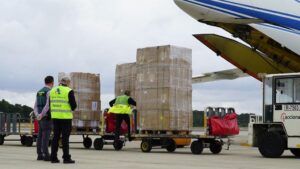 avi&oacute;n material sanitario