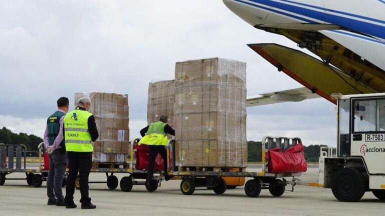 avión material sanitario