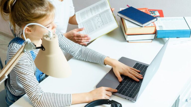 menores ordenador estudio