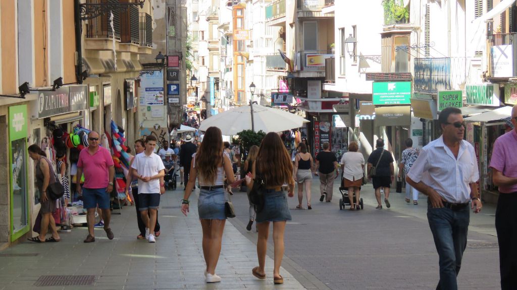 olmos calle tiendas gente turismo turistas