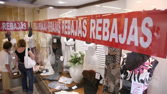 rebajas tienda comercio escaparate