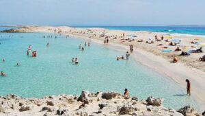 formentera turistas playa