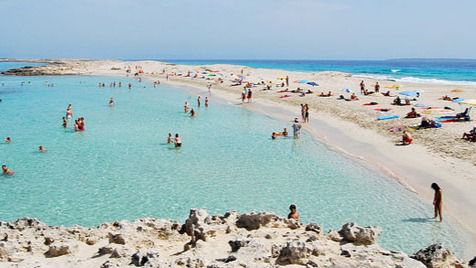 formentera turistas playa