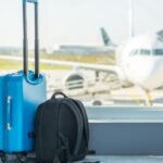 turismo viajeros aeropuerto maleta