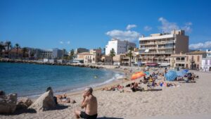 Playa turistas portixol