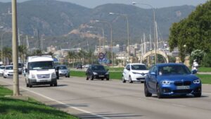 coches trafico cielo sol calor buen tiempo