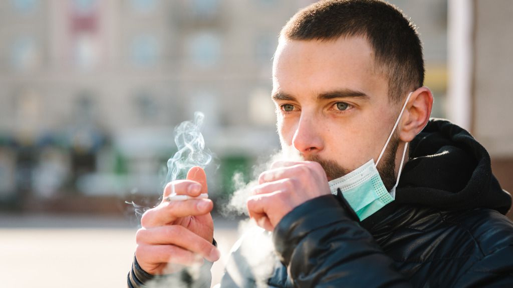 fumador mascarilla coronavirus