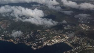 mal tiempo avion nubes