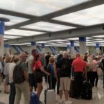 turistas aeropuerto control seguridad colas