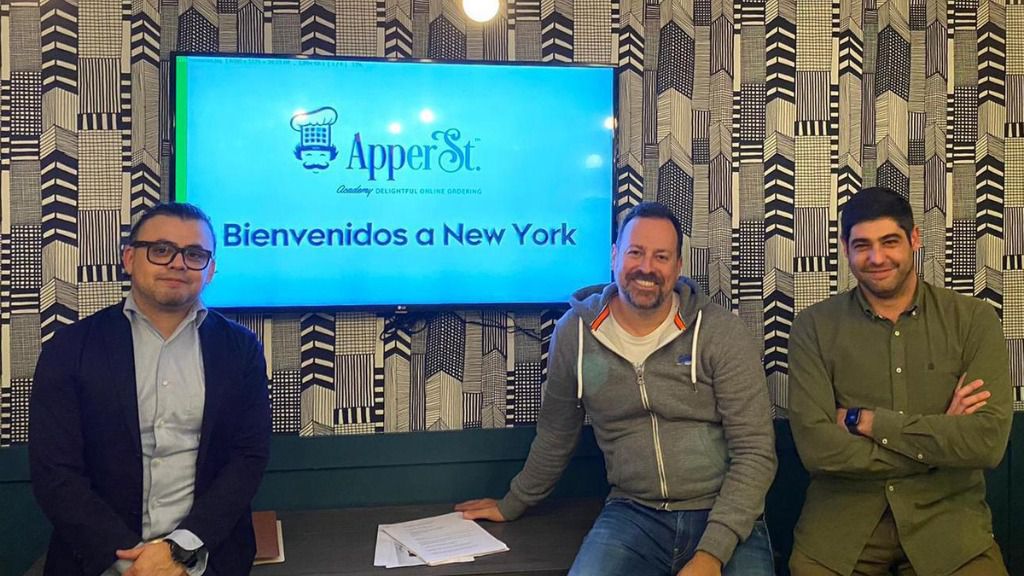 Miguel Arellano, en el centro de la imagen