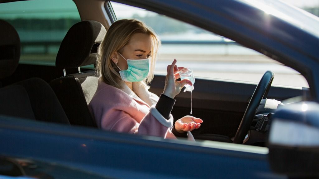 coche mascarilla coronavirus gel