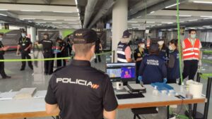 aeropuerto turistas plan piloto control