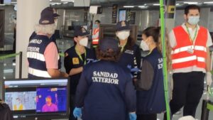 aeropuerto turistas plan piloto control