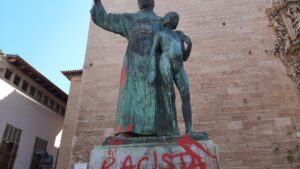 fray junipero serra pintadas racista