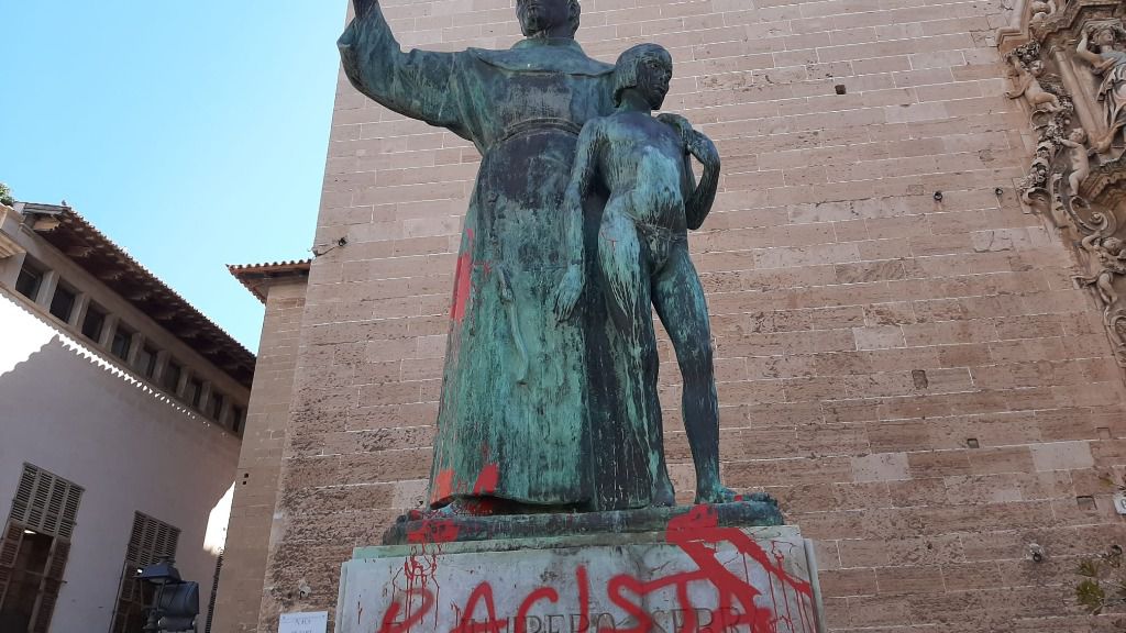 fray junipero serra pintadas racista