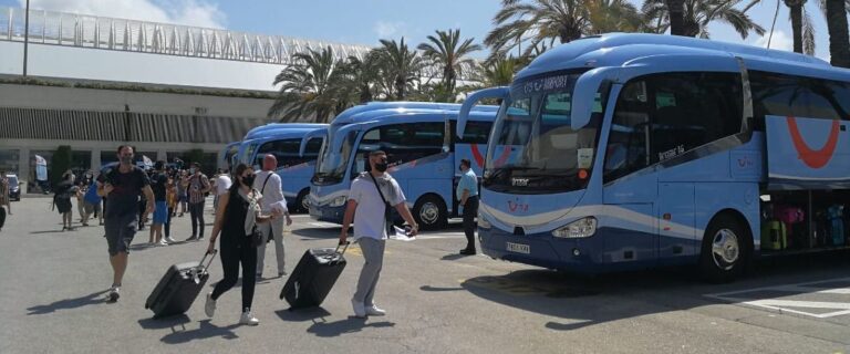aeropuerto turistas plan piloto autobus TUI turistas plan piloto 15 junio