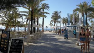 sol playa arenal turistas