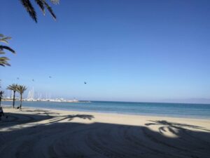 buen tiempo sol calor playa arenal