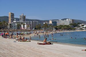 playa turistas ingleses magaluf 2020 coronavirus