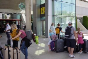 ascensores aeropuerto turistas mascarillas coronavirus