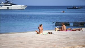 playa turistas ingleses magaluf 2020 coronavirus
