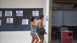 carteles protesta magaluf cerrado coronavirus