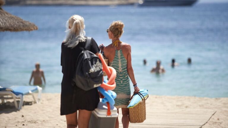 playa turistas ingleses magaluf 2020 coronavirus
