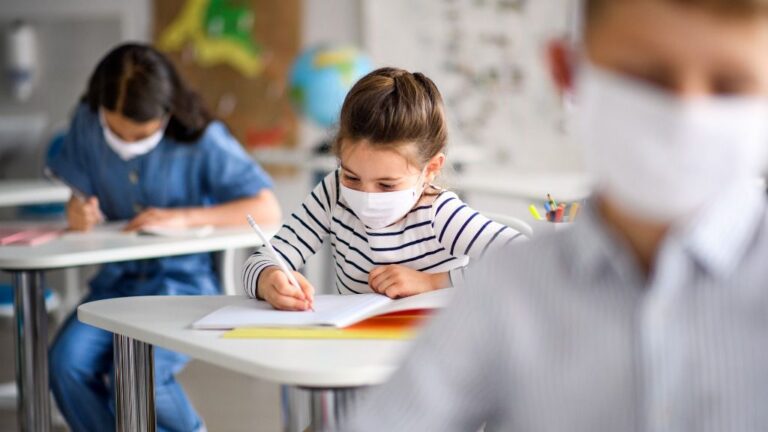 coronavirus colegio escuela mascarilla
