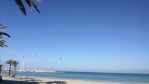 buen tiempo sol calor playa arenal