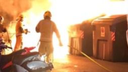 piromano bomberos contenedores incendio palma