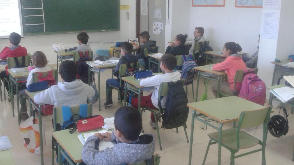 aula colegio escuela niños policía