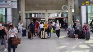 ascensores aeropuerto turistas